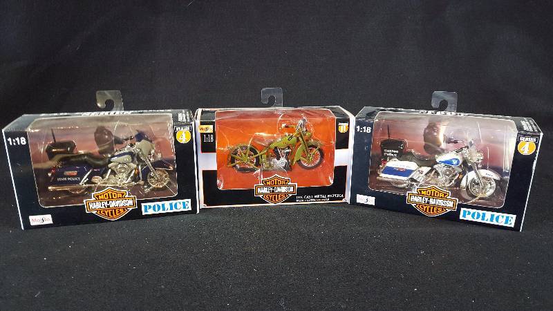 lot 317 image: (3) Harley Davidson Die Cast Motorcycles