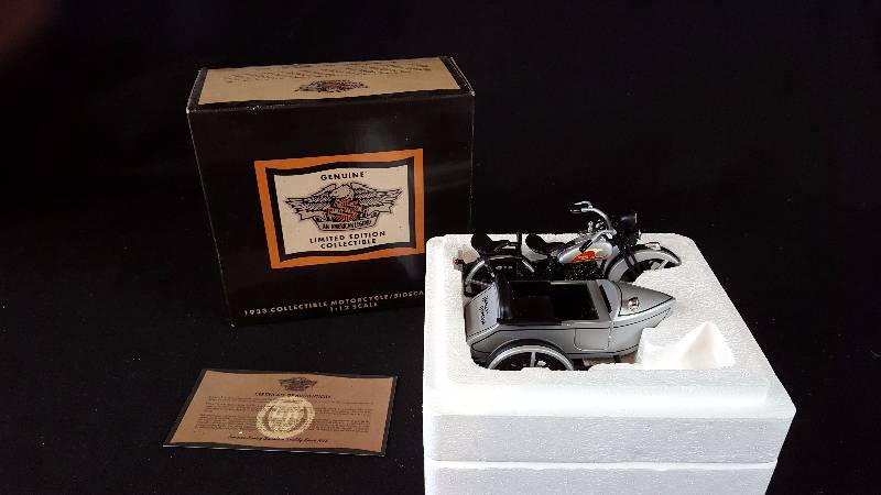 lot 318 image: Genuine Harley Davidson 1933 Collectible Motorcycle  Sidecar 112 Scale