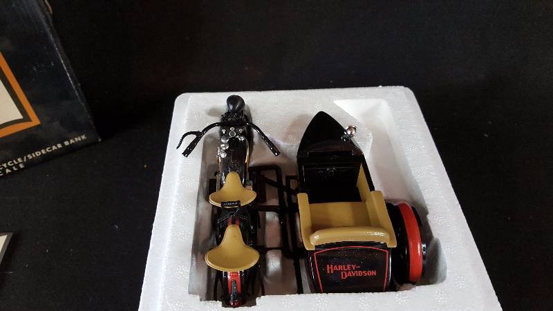 lot 323 image: Genuine Harley Davidson 1933 Collectible Motorcycle  Sidecar 112 Scale