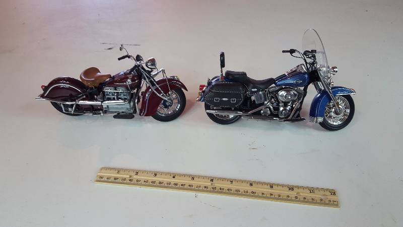 lot 332 image: Harley Davidson & Indian Motorcycle Die Cast Models