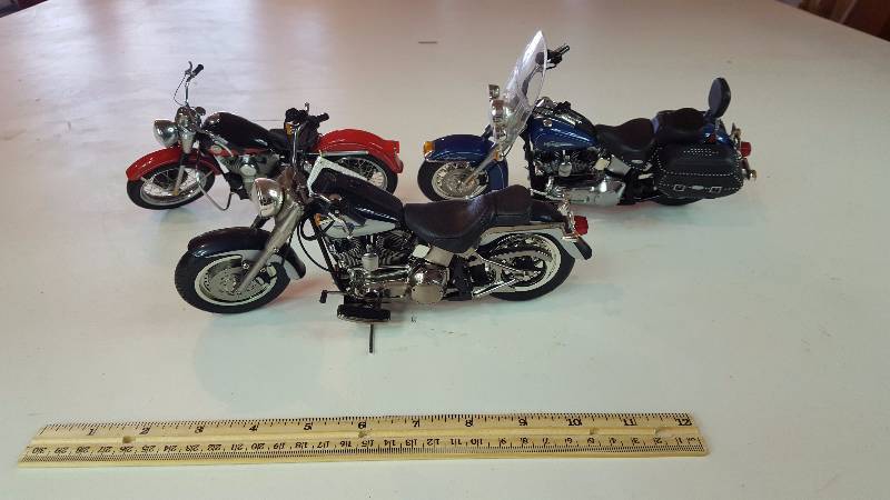 lot 333 image: (3) Harley Davidson Die Cast Motorcycle Models