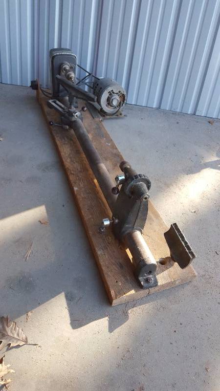 lot 69 image: Craftsman Wood Lathe & Tools