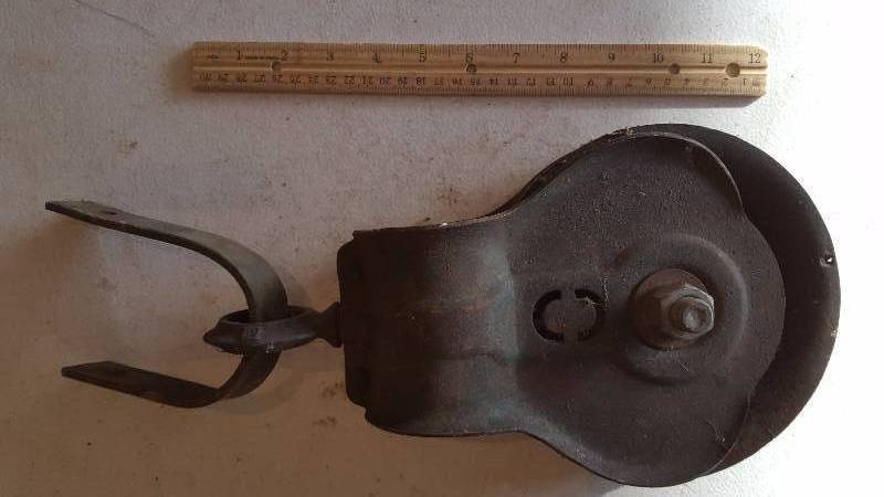 lot 103 image: Vintage Olsen Pully