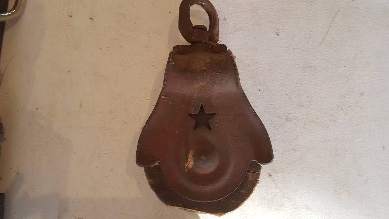 lot 104 image: Vintage Starline Pully