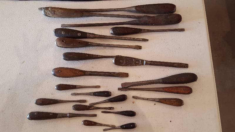 lot 110 image: Antique Screwdrivers