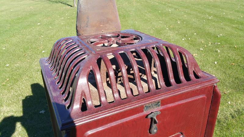Antique Estate Heatrola Wood/Coal Burning Heater #4-D | Sauk Center Auction  | Power Tools, Signs, Antiques, Harley-Davidson, Automotive, and More! |  K-BID