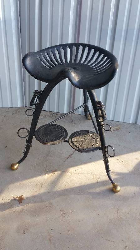 lot 176 image: Repurposed Tractor Seat Deere & Mansur Chair
