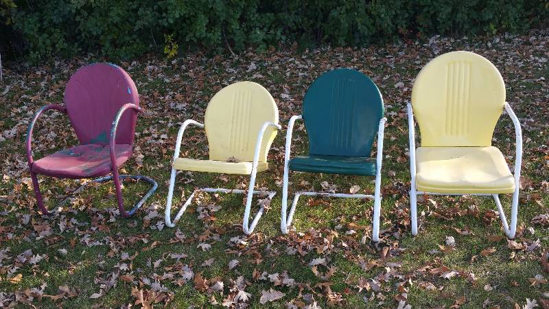 lot 175 image: (4) Vintage Metal Lawn Chairs
