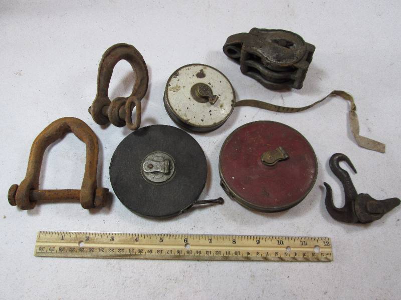 lot 124 image: Tape Measures