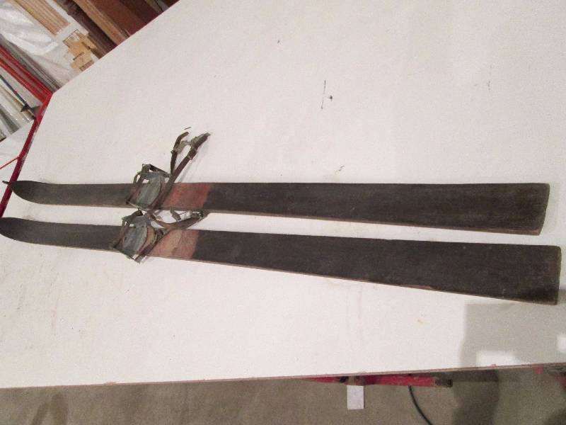lot 148 image: Vintage Wood Skis