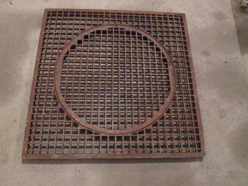 lot 149 image: Cast Iron Grate