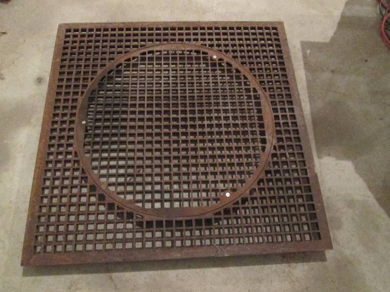 lot 151 image: Cast Iron Grate