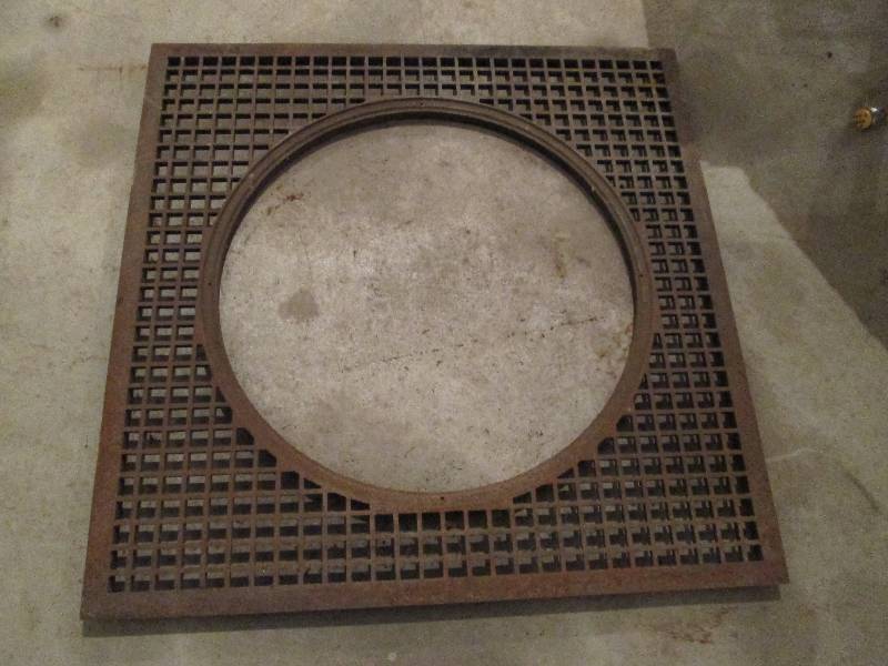 lot 152 image: Cast Iron Grate