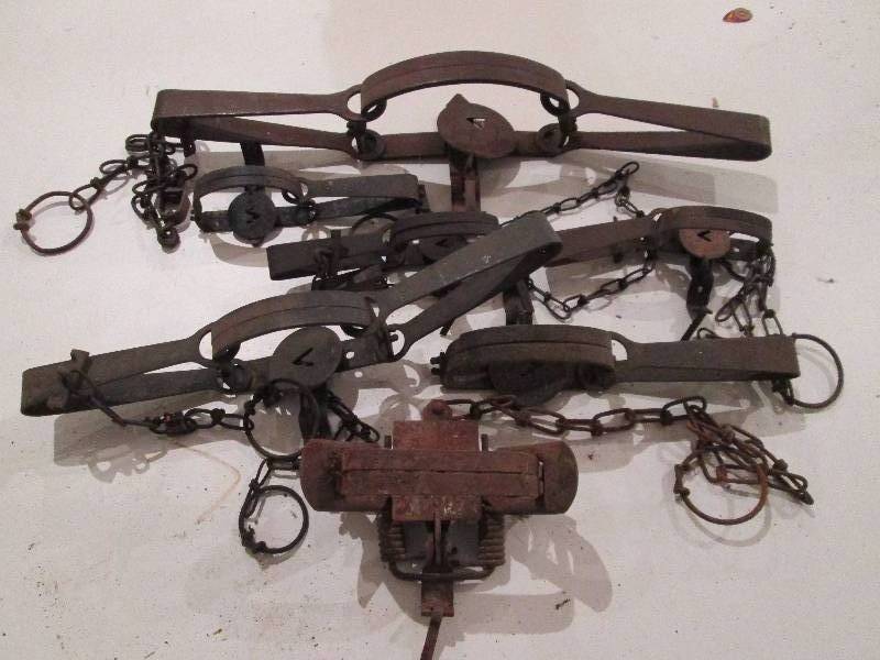 lot 352 image: Traps