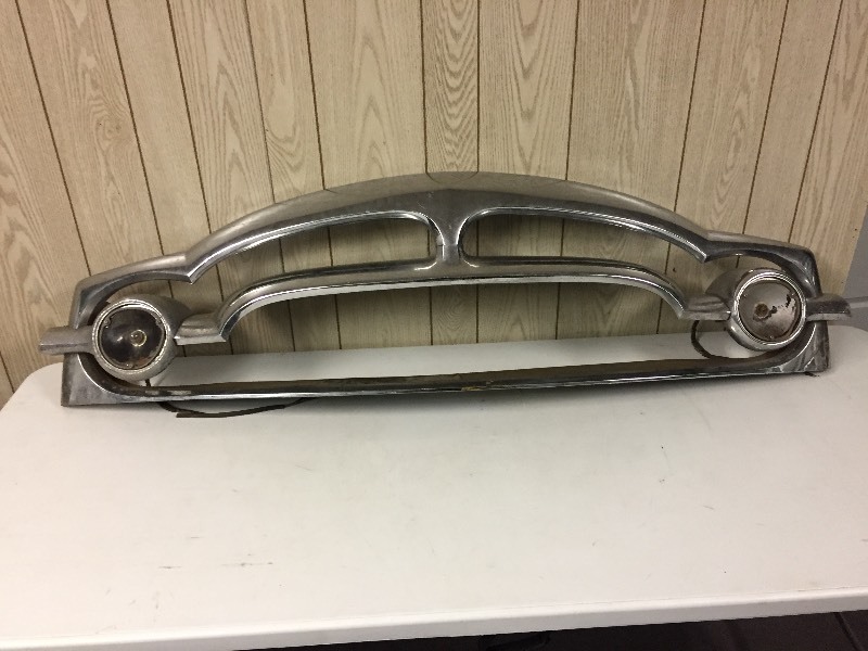 lot 3 image: 1950s Packard Grill