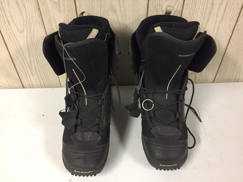 lot 7 image: Snowboard Boots - Salomon Mens 13
