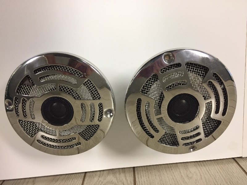 lot 10 image: Boat Speakers - Clarion CMG 1620R