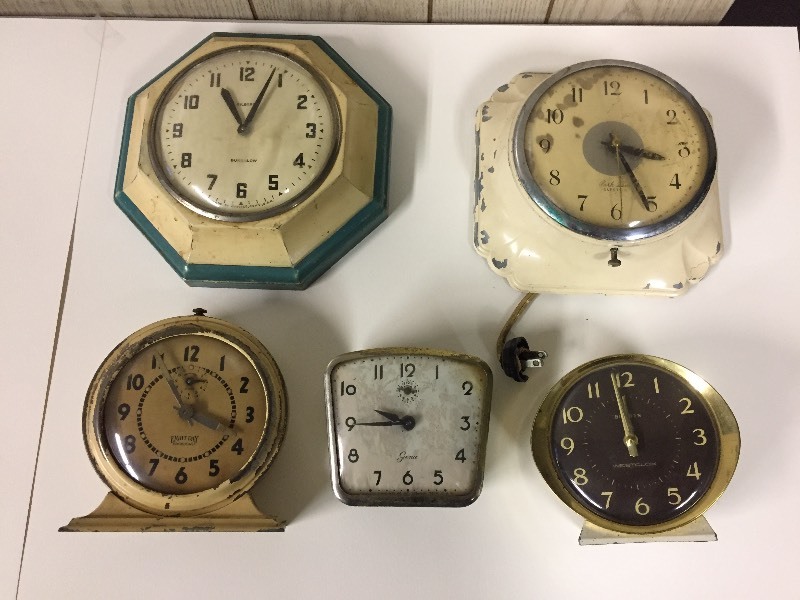 lot 11 image: Clocks - Vintage Wall & Table