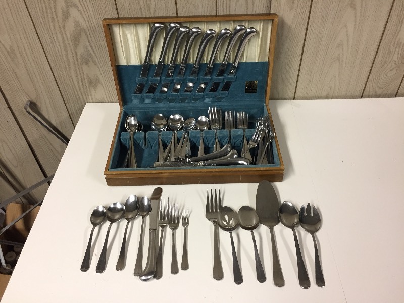 lot 26 image: Stainless Silverware Set in Box