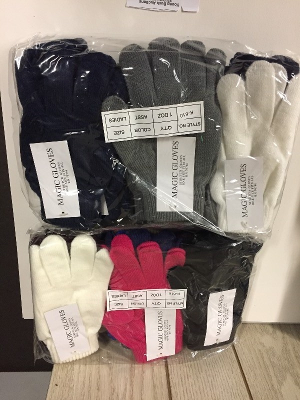 lot 31 image: Gloves - 24 pairs Magic Gloves - New