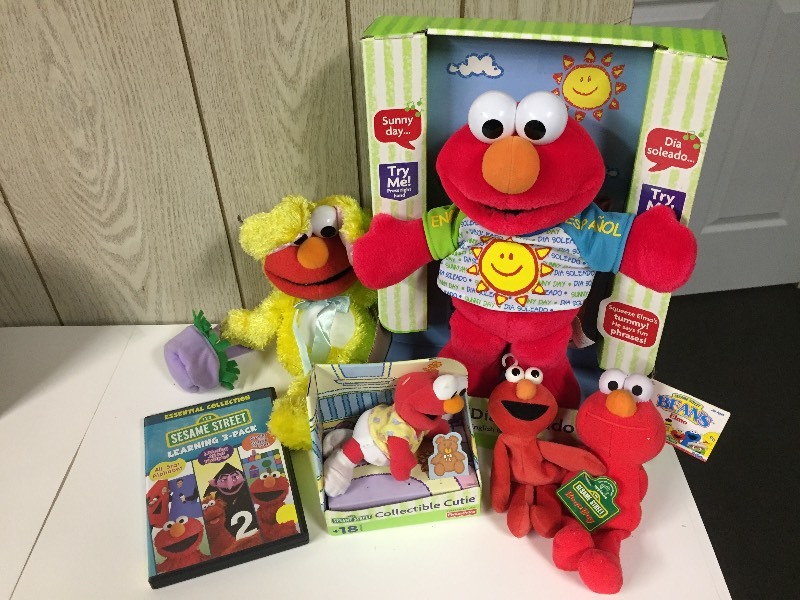 lot 34 image: Elmo Sesame Street Toys