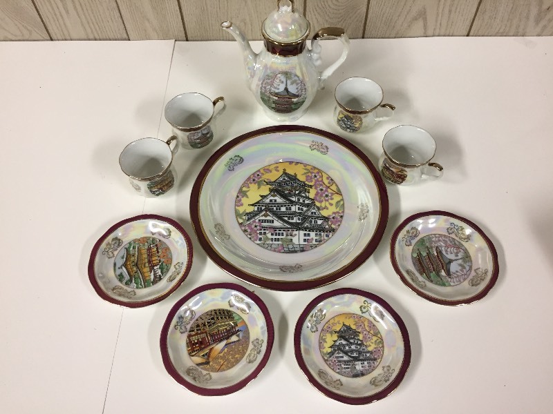 lot 40 image: Asian Lustre Tea Set