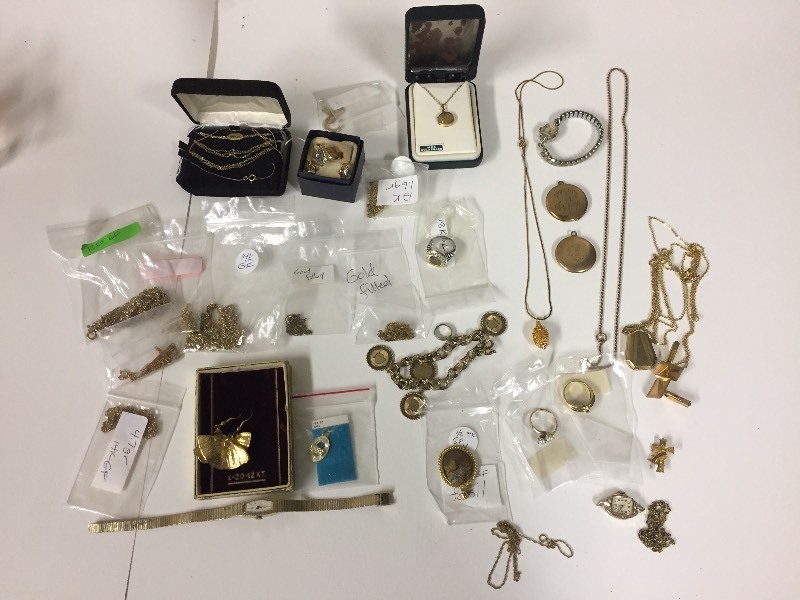 lot 43 image: Gold Jewelry Rings Necklaces Earrings