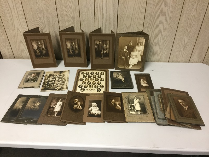 lot 55 image: Vintage Photographs - Military & Special Occasion