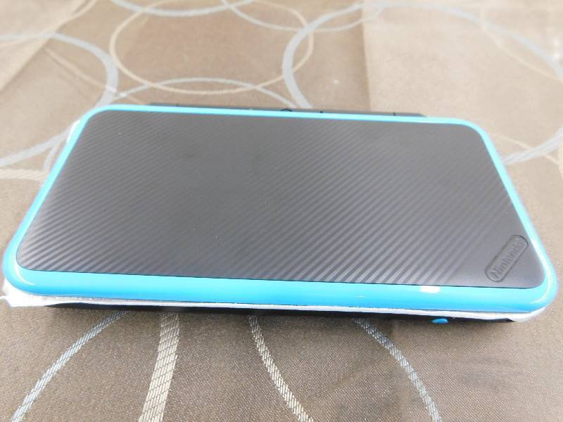 Nintendo 2DS XL Console-BlackTurquoise