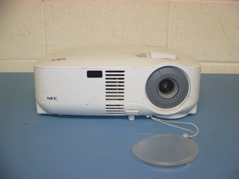 NEC VT595 XGA Conference Room  HDTV Home Theater 3 LCD VideoComputer Projector