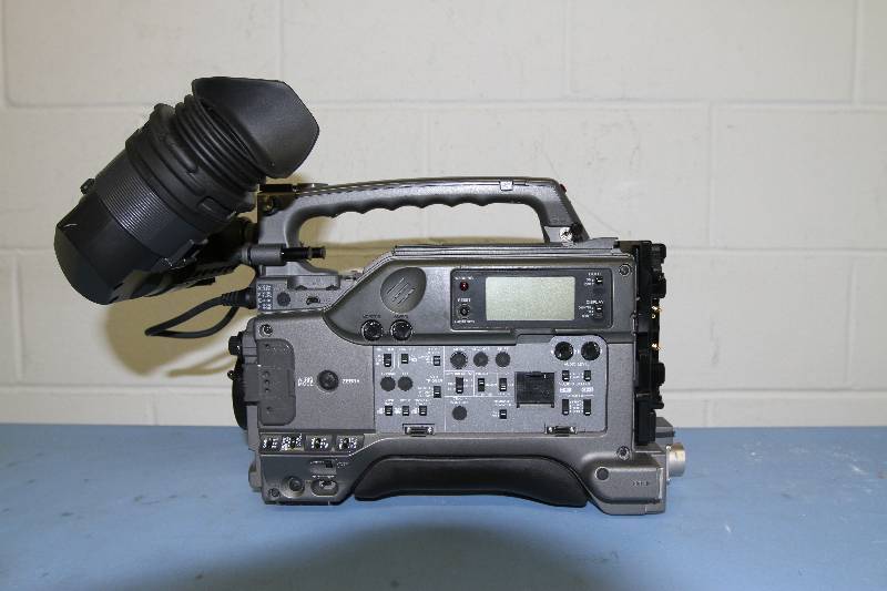 Sony Professional Digital DVCAM Widescreen Video Camera  Camcorder