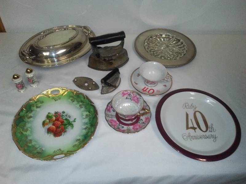 lot 47 image: Vintage lot Large and Small Antique Irons and more