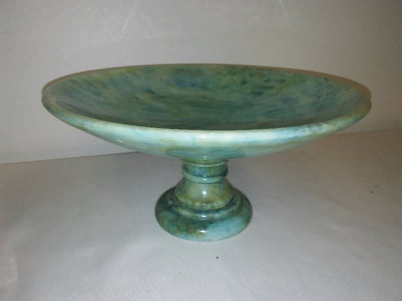 lot 53 image: 10 Marble Pedestal Bowl, Plate, Dish, has a small chip see pictures