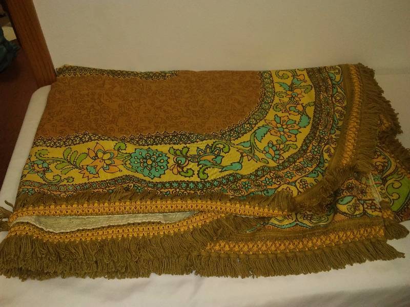 lot 58 image: Vintage Double Bedspread by Bates