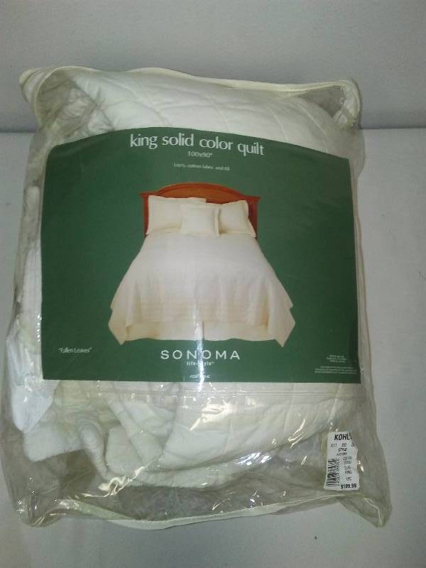 lot 60 image: Sonoma by Kohls King Comforter