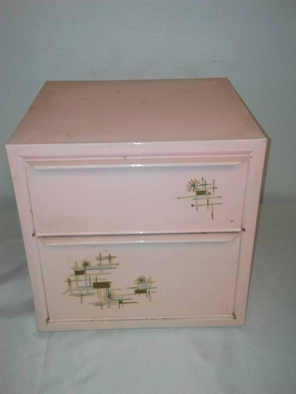 lot 67 image: Vintage Breadbox, Circa 1950