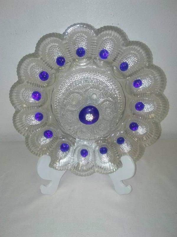 lot 76 image: Glass Art