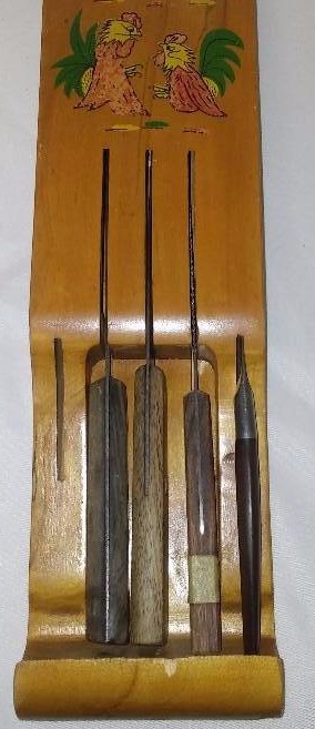 lot 8 image: Vintage Wood Knife Rest Holder and Knives (4)