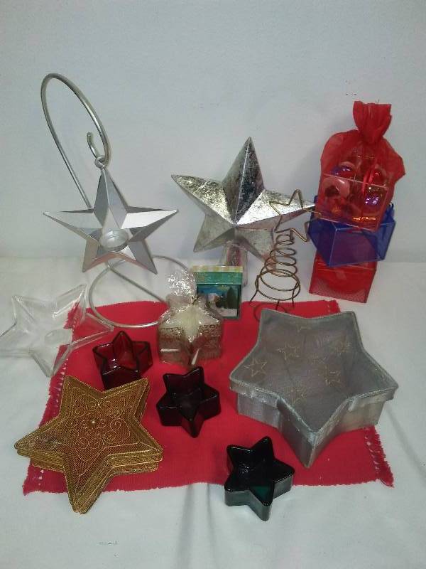 lot 142 image: Christmas Star Collection