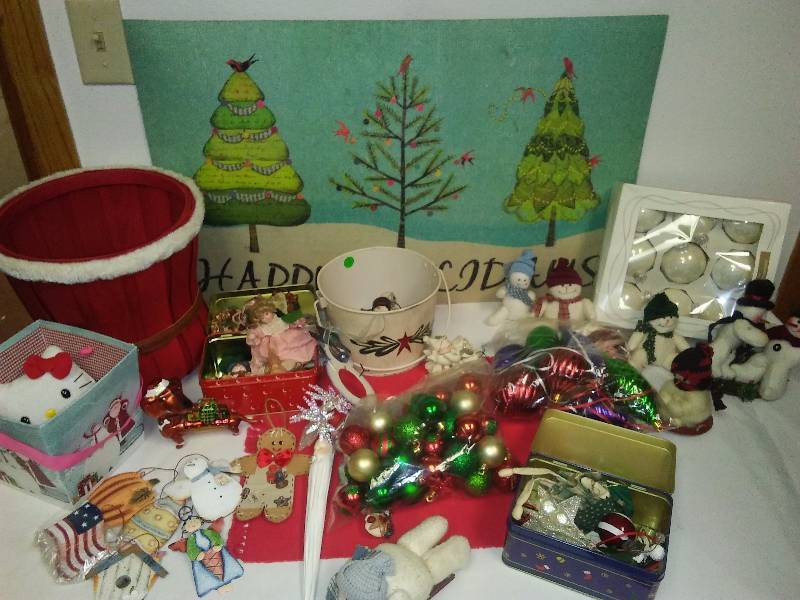 lot 149 image: Package Toppers, Ornaments and MORE