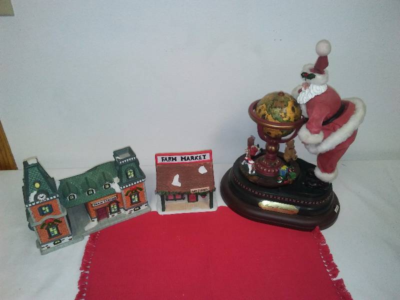 lot 160 image: Copperfeild Keepsake (1) Santa Globe (1) Christmas Valley (1)