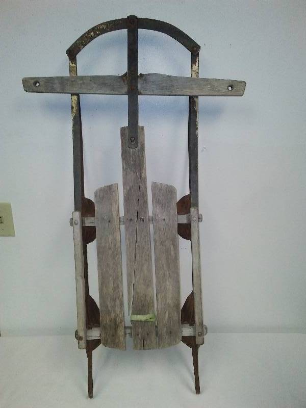 lot 22 image: Vintage Sled, Used Condition Patina.