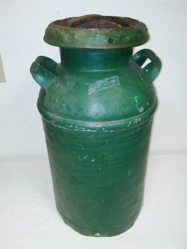 lot 23 image: Vintage Cream  Milk Can with cover