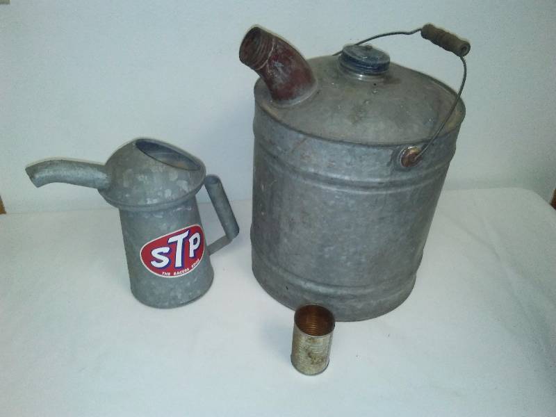 lot 26 image: Vintage Cans (2)