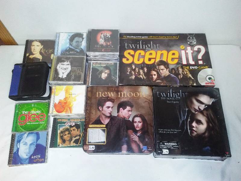 lot 27 image: Entertainment Lot Twilight New Moon Games (3) and Cds (42)