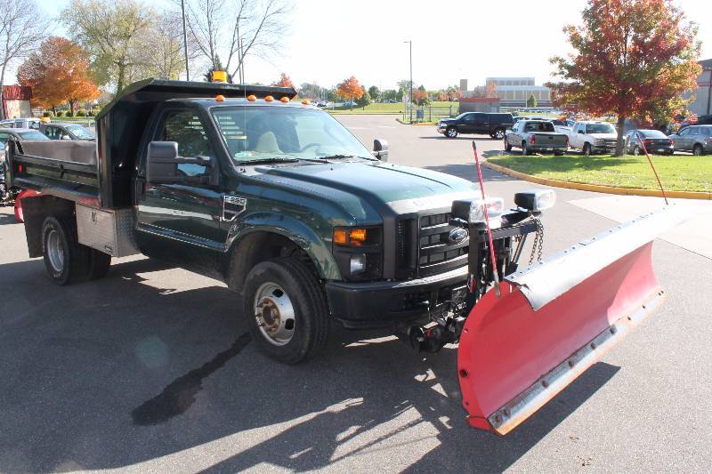 lot 3 image: 2008 Ford  F-350 XLT Super Duty With Contractor Dump