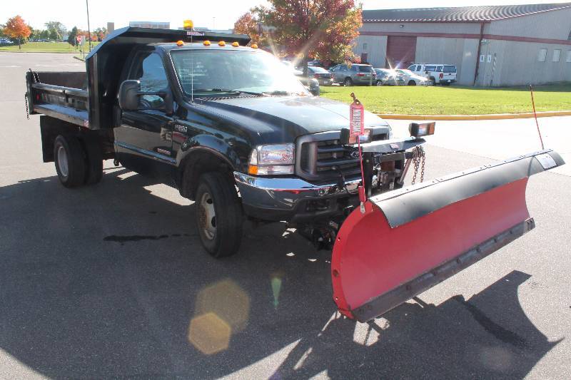 lot 4 image: 2004 Ford  F-350 XLT Super Duty With Contractor Dump and 9 Foot Western Snow Plow