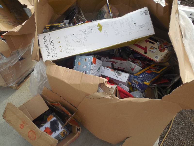 PALLET LOT OF GENERAL MERCHANDISE AND TOOLS