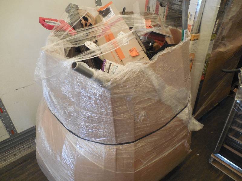 PALLET LOT OF SMALL MERCHANDISE