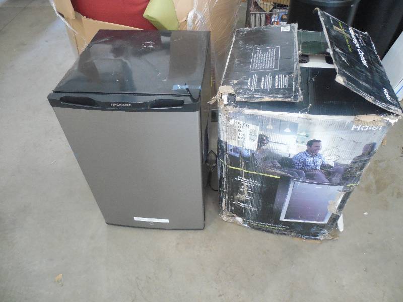 LOT OF 2 MINI FRIDGES